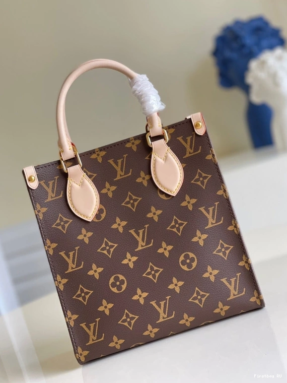First bag LOUIS VUITTON PETIT SAC PLAT 0821